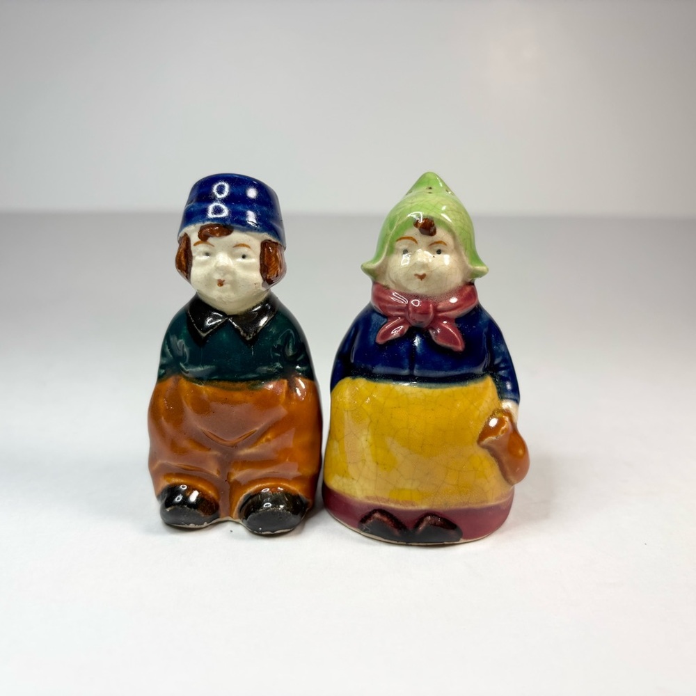 Vintage Danish salt and pepper Ceramic Figurines shakers‎